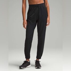 Lululemon License to Train High-Rise Pant
Black sz 8